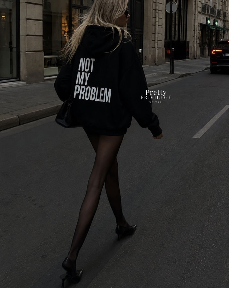 a girl model wearing a oversized hoodie crossing the New York City