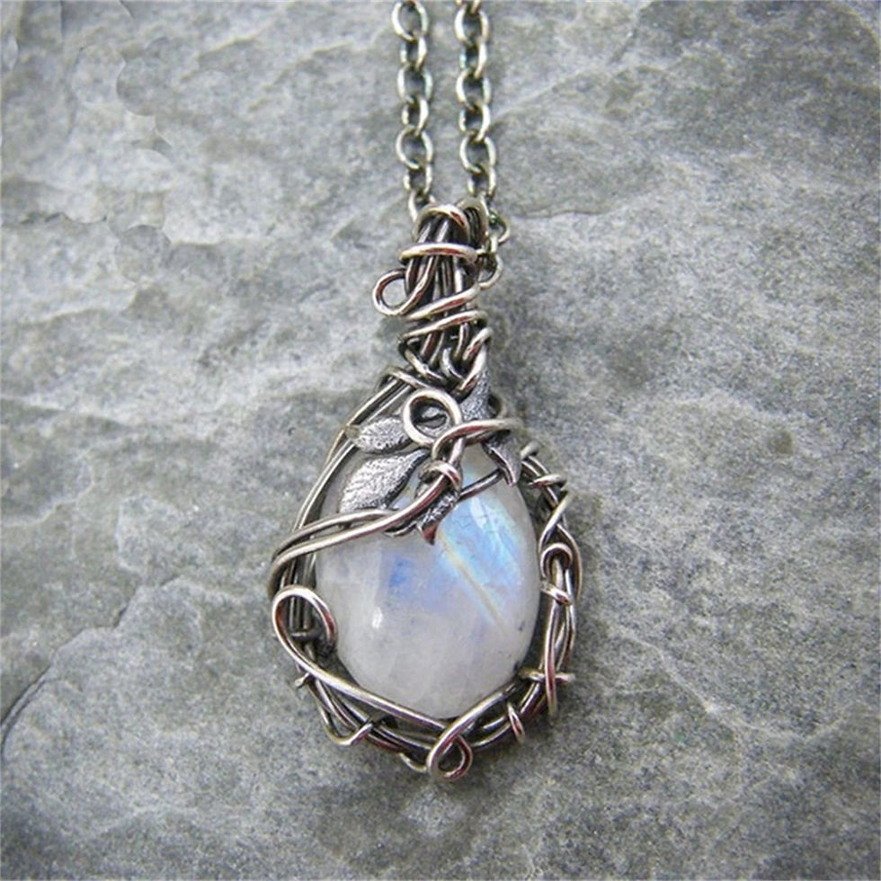 Thumbnail: Moonleaf Reverie – Vintage Silver Moonstone Necklace