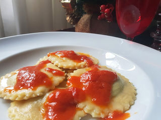 Ravioli ricotta e spinaci con pomodoro semplice
