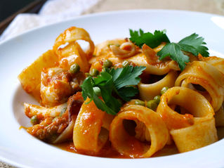 Calamarata con seppie e piselli