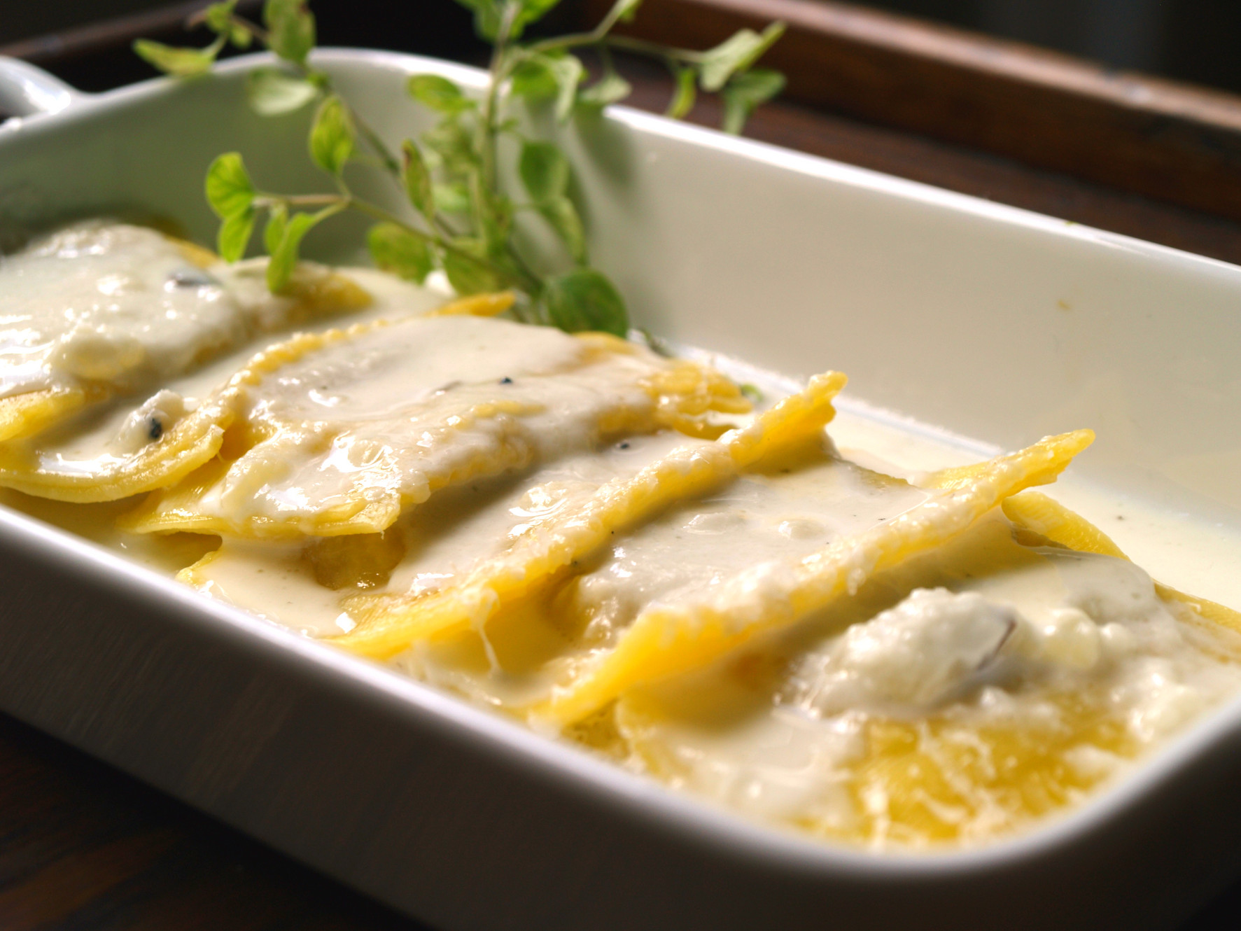Ravioli ai porcini in salsa di pecorino al tartufo