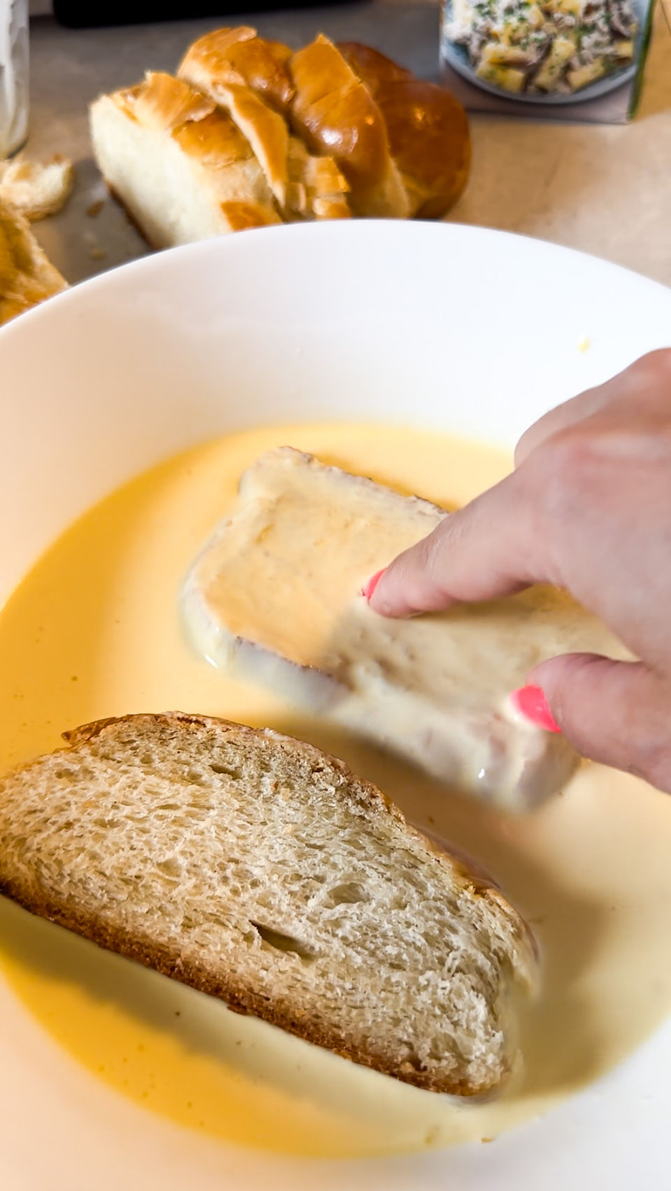dipping bread slices