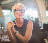 Mujer profesional en una oficina
