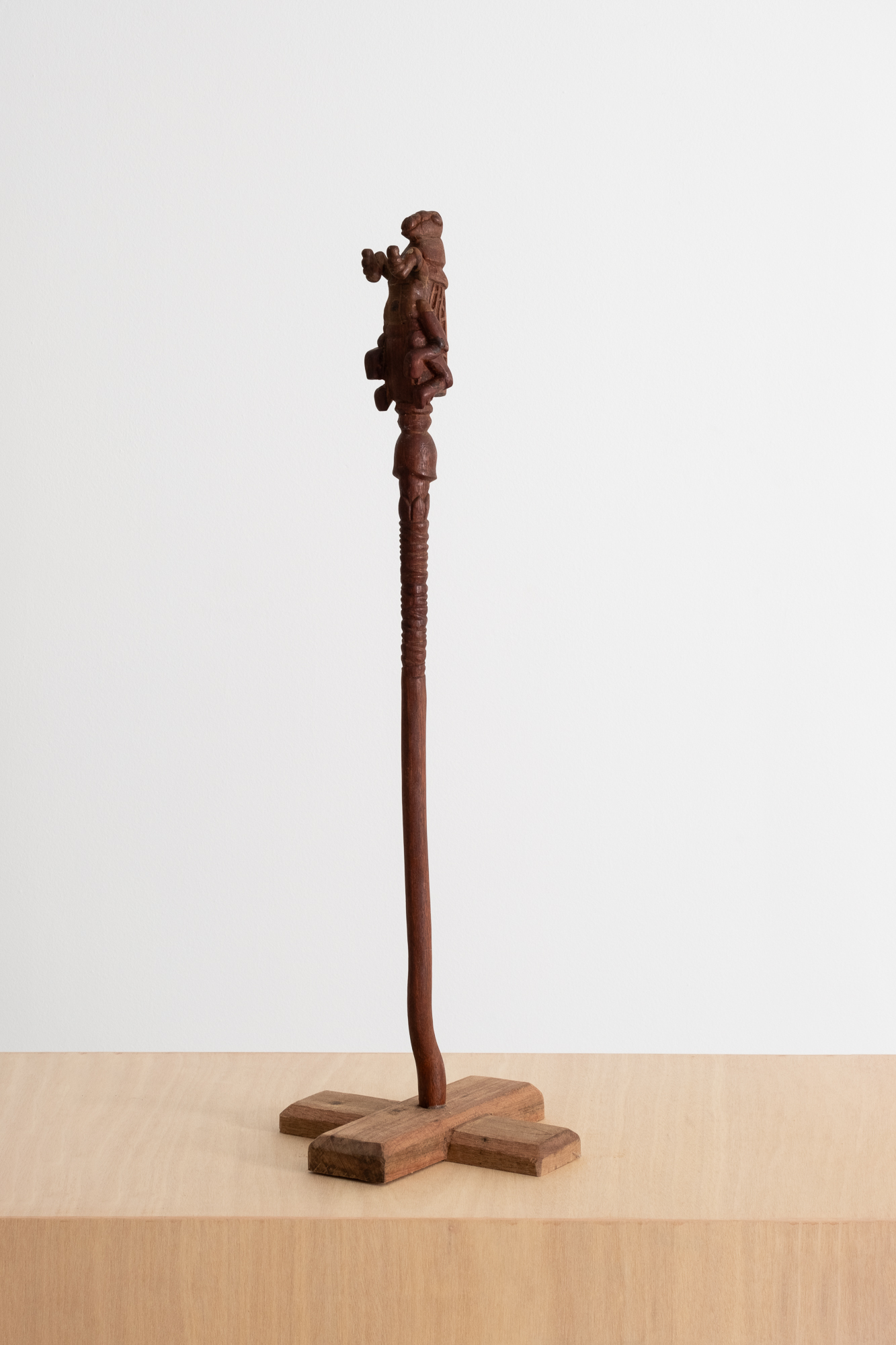 Thami Kiti
Inthethe Iyathaka Phaya Phezulu
2022
Imbuia and Kiaat wood
97 x 32 x 31.5 cm