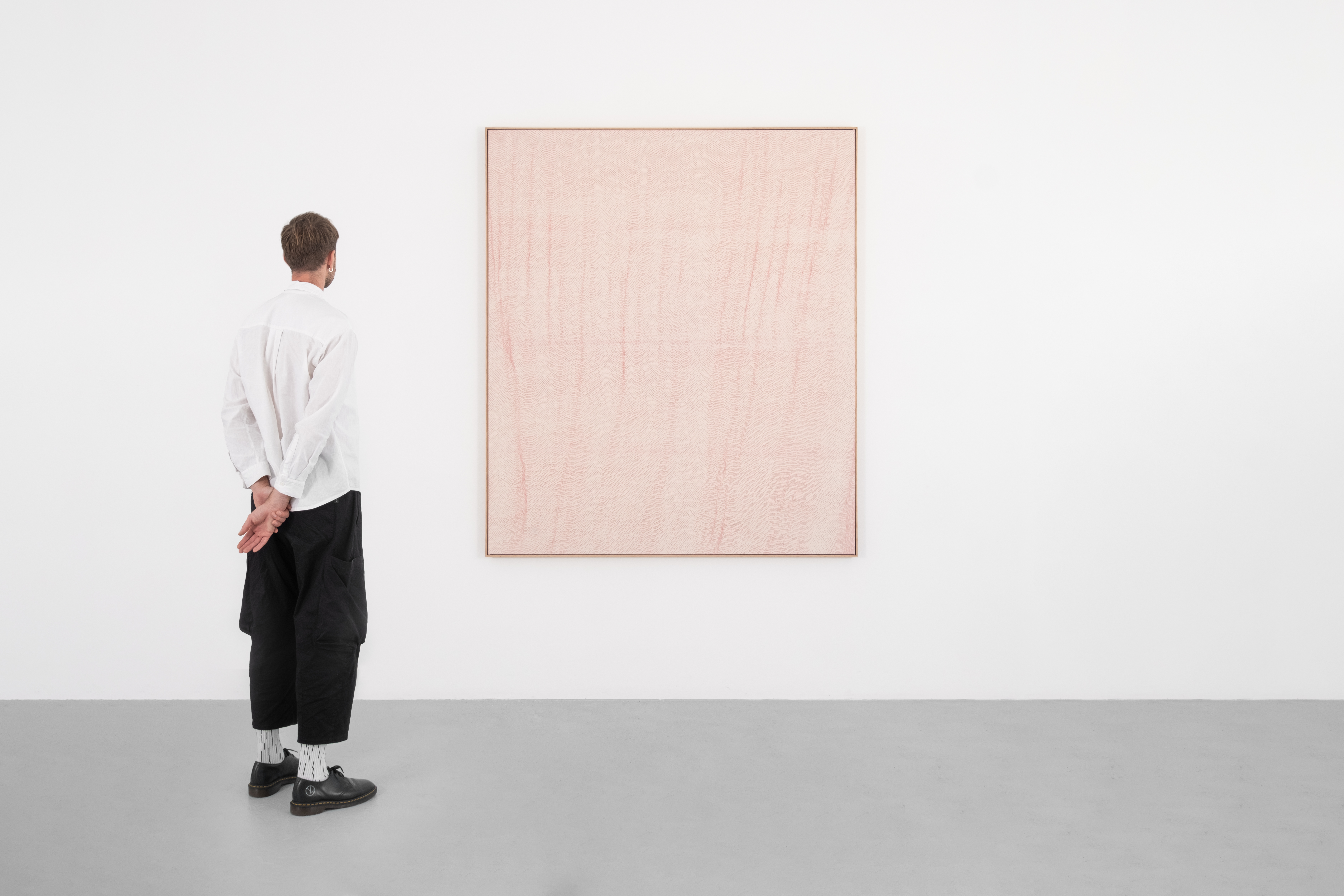 Cathy Abraham
Red Spectral Halo
2021
Pen on raw canvas
177.5 x 153.5 cm