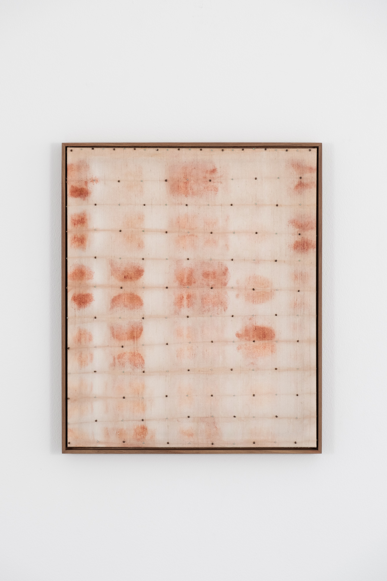 Bulumko Mbete
Crossroads II
2023
Manjista powder and beads on raw silk
61.5 x 51.5 cm