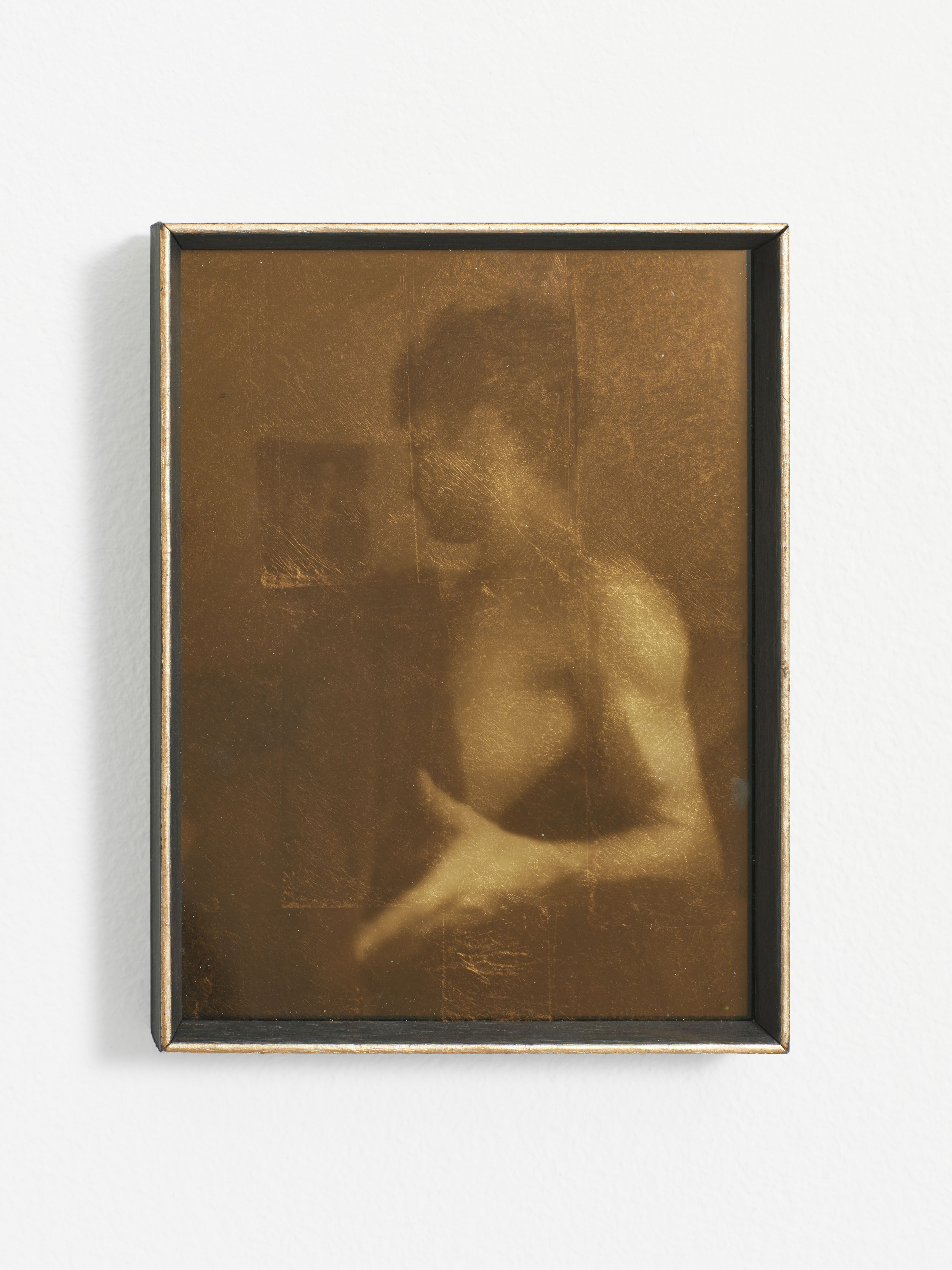 Strauss Louw | Afterglow | 2023 | Carbon black, gelatin, glass and 23.75ct gold | 14 x 19 x 3.5. cm