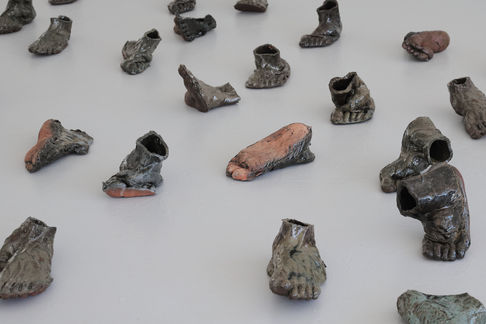 Luís MS Santos
(detail)
Demonstration
2025
51 Glazed ceramic feet Dimensions variable
Reservoir projects