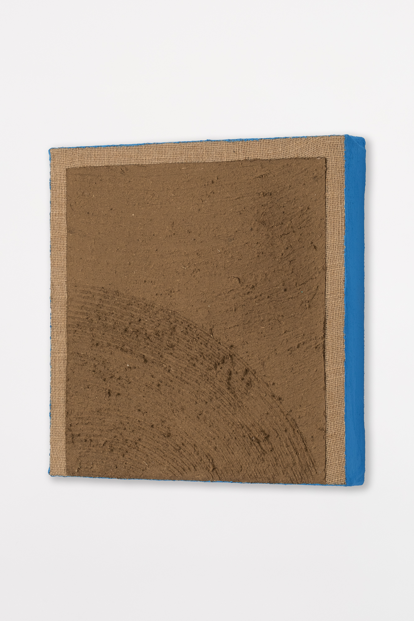 Seretse Moletsane
Re Lemile, Re Emetse Pula
2022
Soil rain water, cow dung and marela
40 x 40 cm