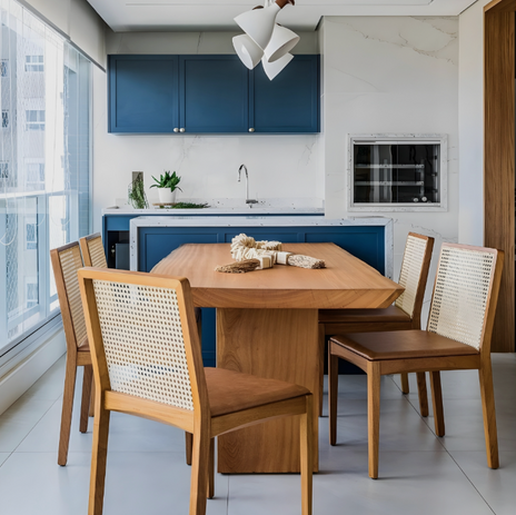 Esstisch aus Massivholz