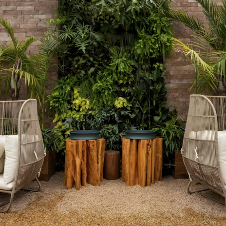 Esstisch aus Massivholz