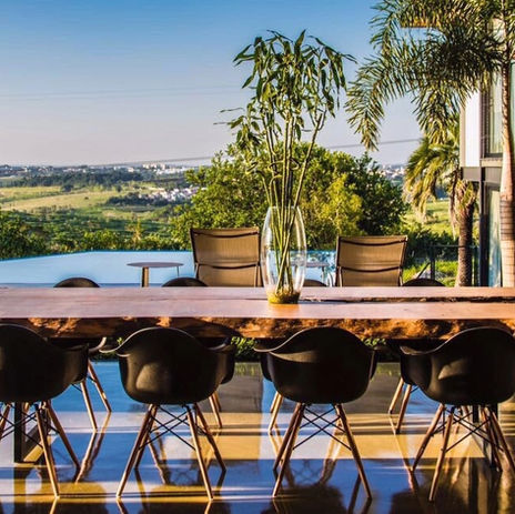 Esstisch aus Massivholz