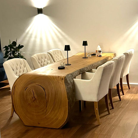 Esstisch aus Massivholz