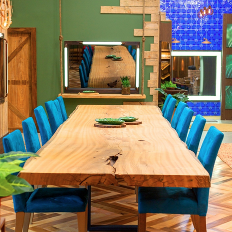 Esstisch aus Massivholz