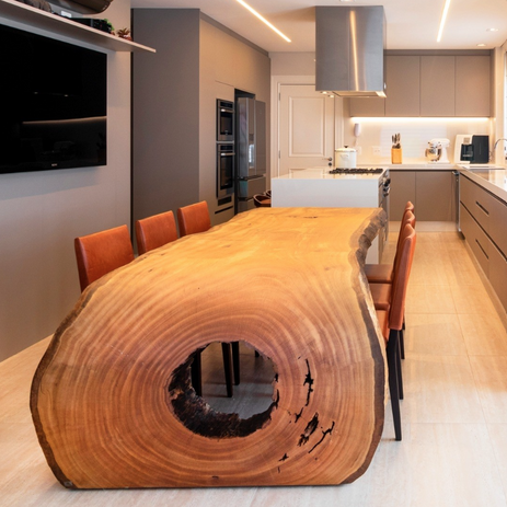 Esstisch aus Massivholz