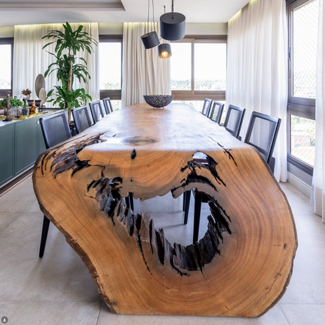 Esstisch aus Massivholz