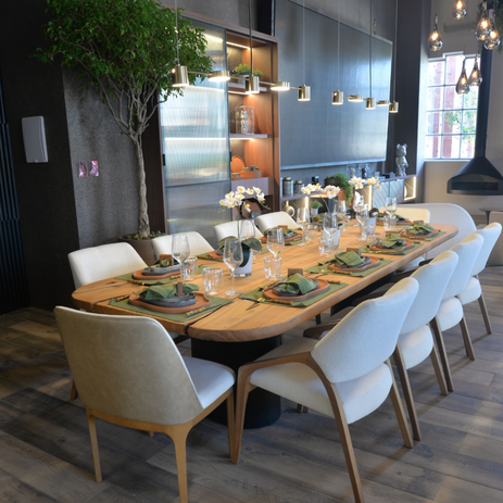 Esstisch aus Massivholz