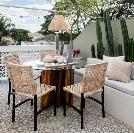 Esstisch aus Massivholz