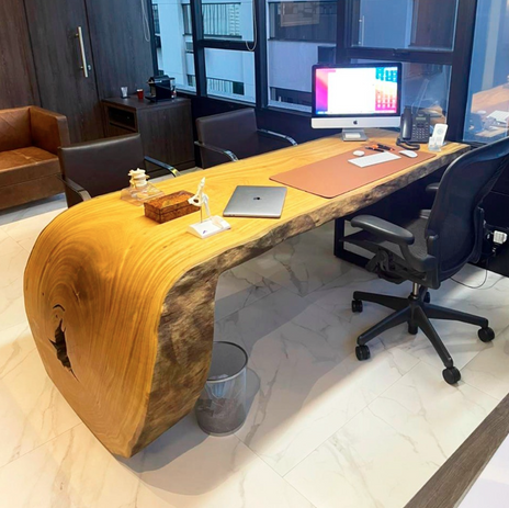 Esstisch aus Massivholz