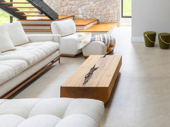 Massivholz-Loungetisch