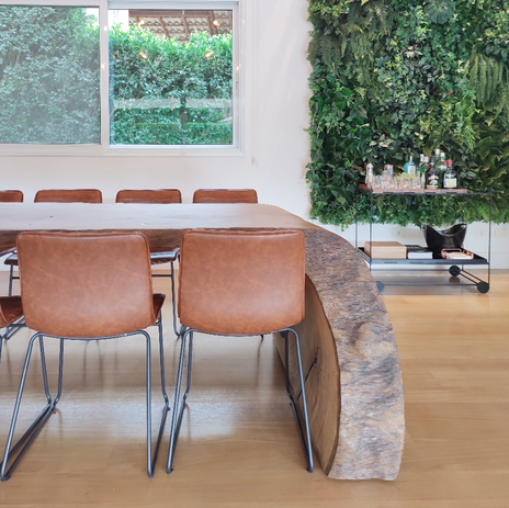 Esstisch aus Massivholz