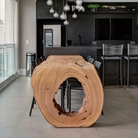 Esstisch aus Massivholz