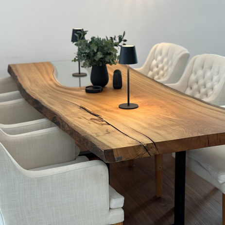 Esstisch aus Massivholz