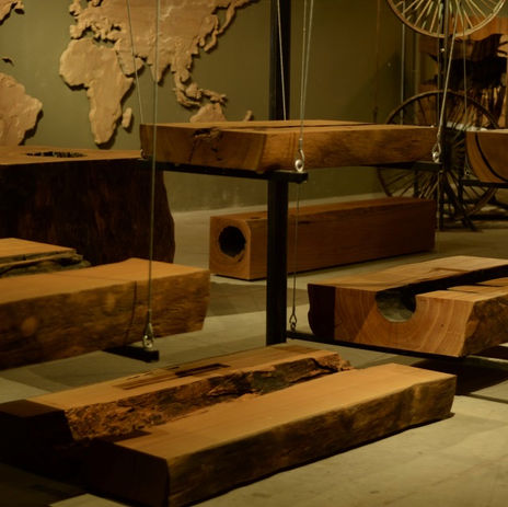 Tisch aus Massivholz