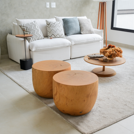 Loungetisch aus Massivholz