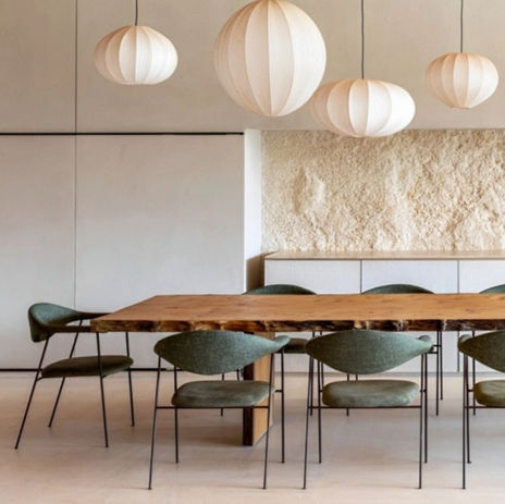 Esstisch aus Massivholz