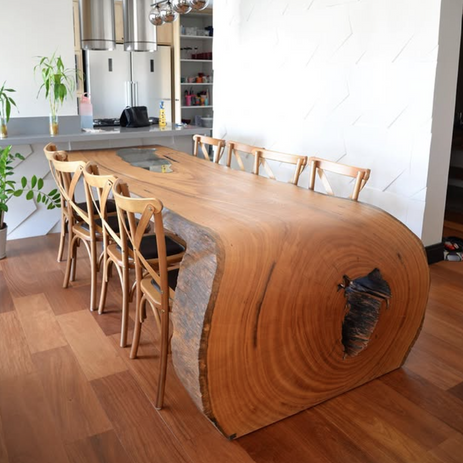 Esstisch aus Massivholz