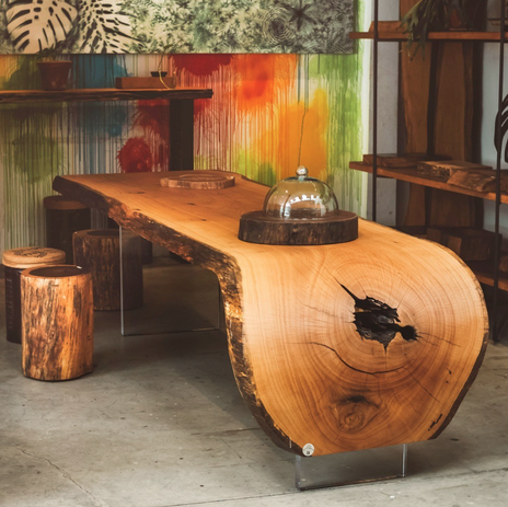 Esstisch aus Massivholz