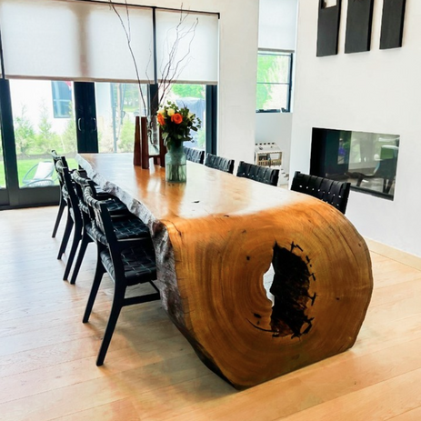 Esstisch aus Massivholz