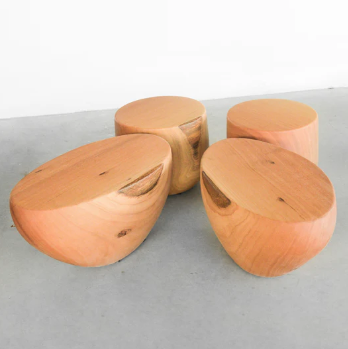 Loungetisch aus Massivholz