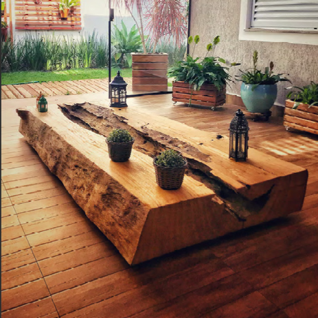 Tisch aus Massivholz