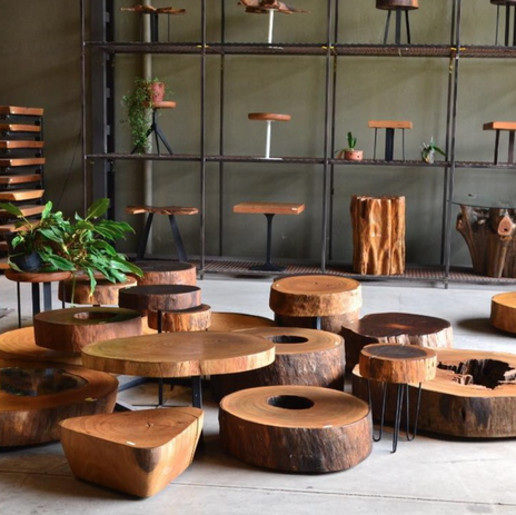 Loungetisch aus Massivholz