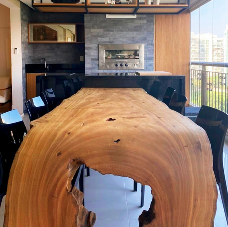 Esstisch aus Massivholz