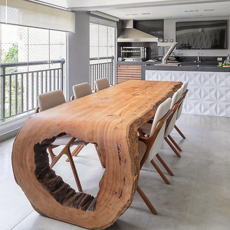 Esstisch aus Massivholz