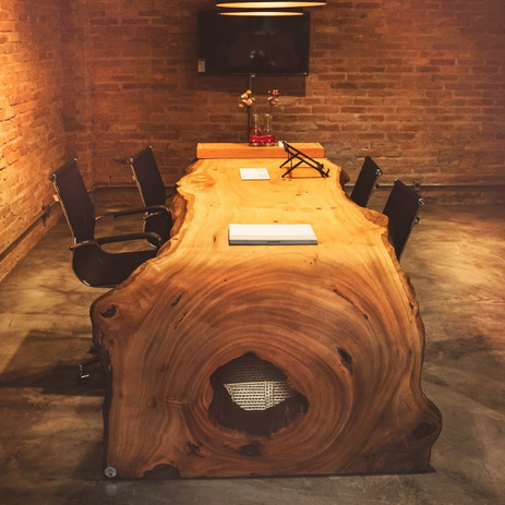 Esstisch aus Massivholz