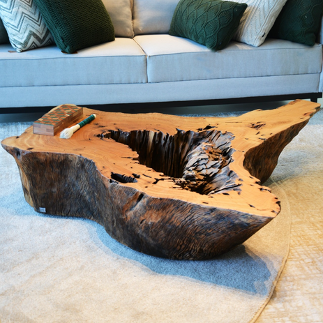 Loungetisch aus Massivholz