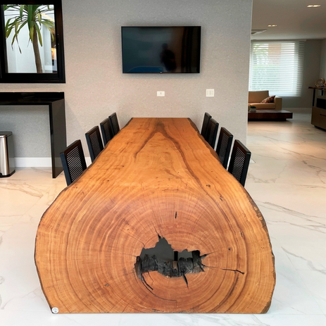 Esstisch aus Massivholz