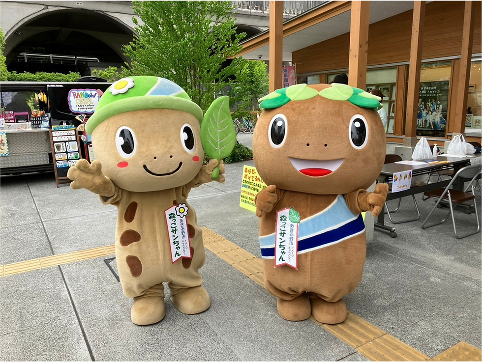 げんき応援祭の会場で来場者を迎えるあきる野市のマスコットキャラクター