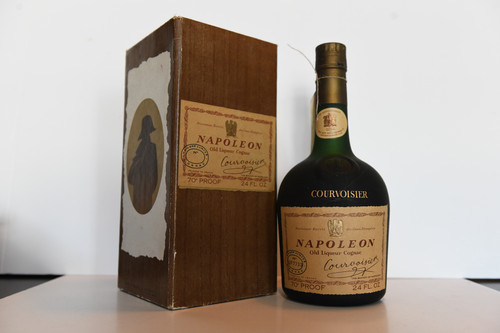 Courvoisier Napoleon Cognac 木箱入り Napoleon Courvoisier Old Liquer Cognac | The Crafty Vendor