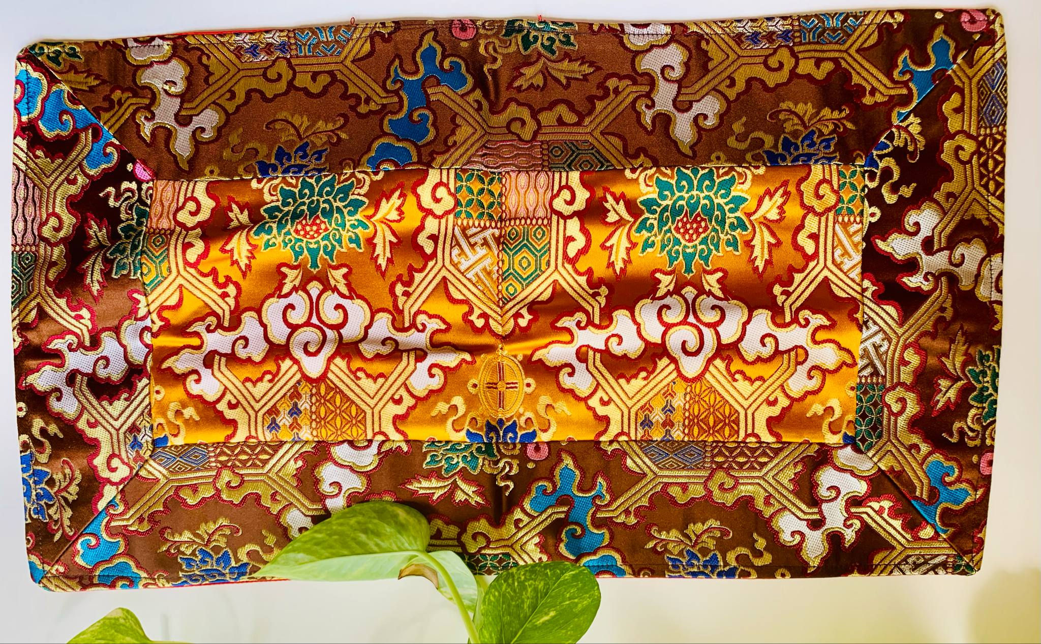 Nappe pour table petite de brocarts de soie