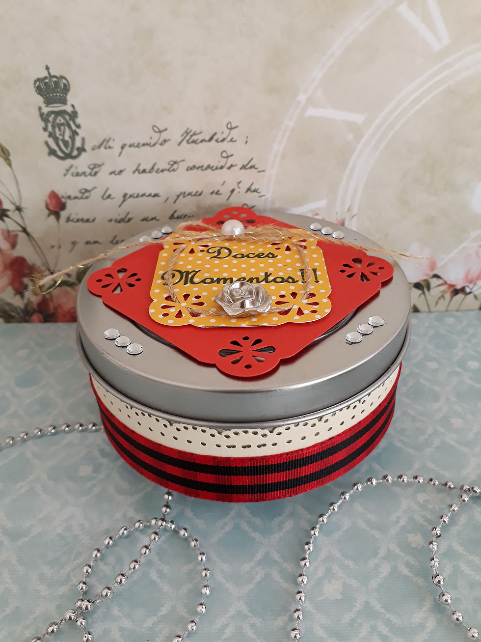 Miniatura: Latinha decorada -  "Algo especial"