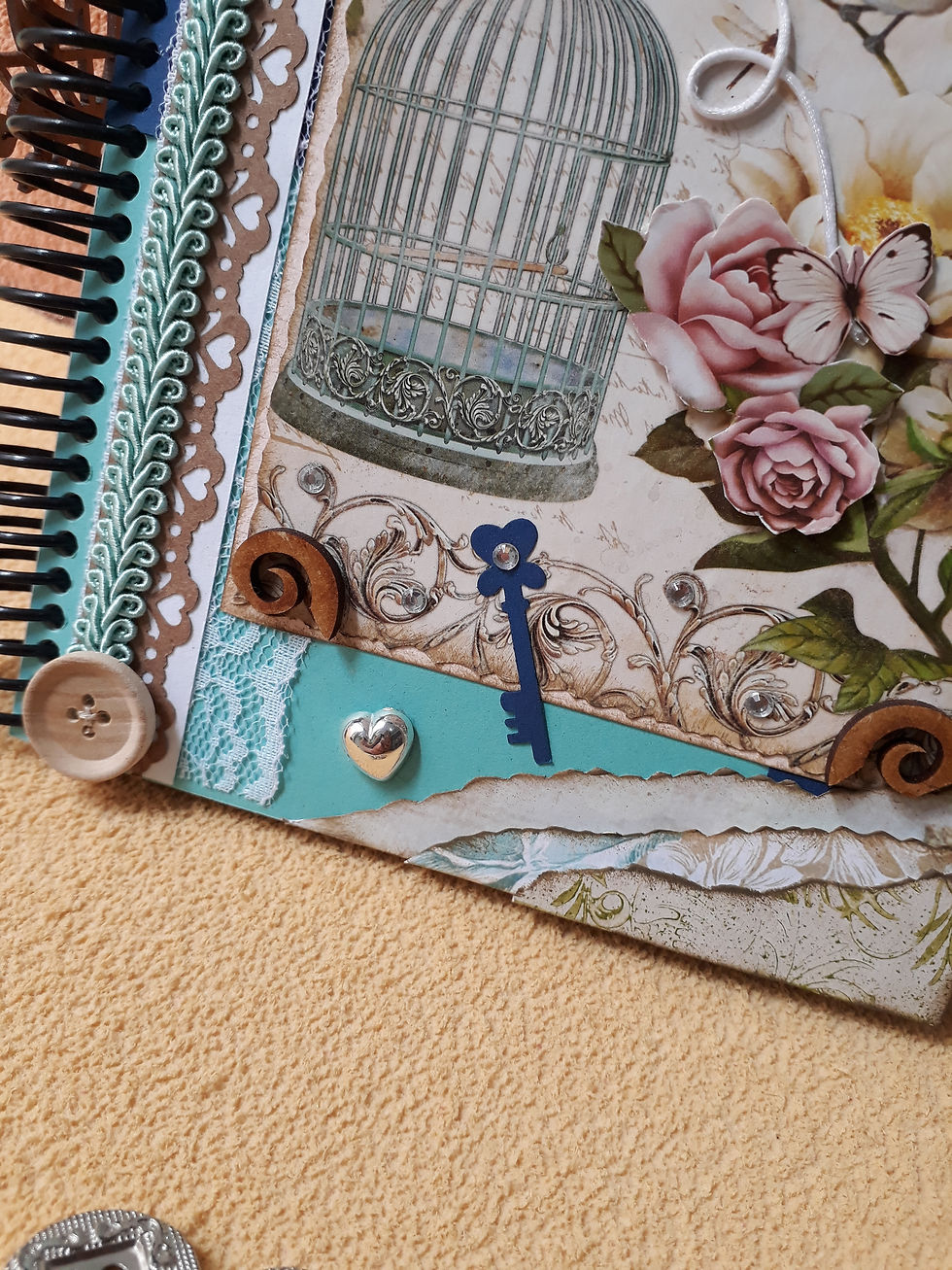 Miniatura: Caderno/Diário scrap - "Aqui, o azul ganhou espaço."