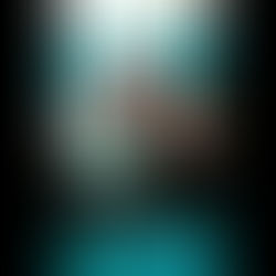 Faites connaissance avec Noël, notre irremplaçable Hugo ! 🛎️🤵♂️Dans un hôtel comme le Plazza, le Room-service est le témoin privilégié de toutes les folies.