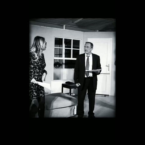  GESTION DES PRIORITÉS : 1. La Chargée de communications  2. La France (éventuellement).🤣 