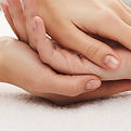 Réflexologie palmaire – technique douce sur les mains pour détendre et rééquilibrer l’organisme naturellement.
