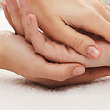Réflexologie palmaire – technique douce sur les mains pour détendre et rééquilibrer l’organisme naturellement.